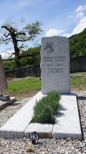 Monument funéraire en granit du Mont-Blanc erratique