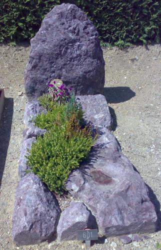 monument, pierre suisse 
avec motif celtique