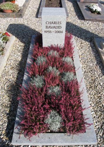 Monument funéraire cubique en grès bleu