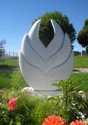 Monument funéraire en marbre blanc fleur de lotus