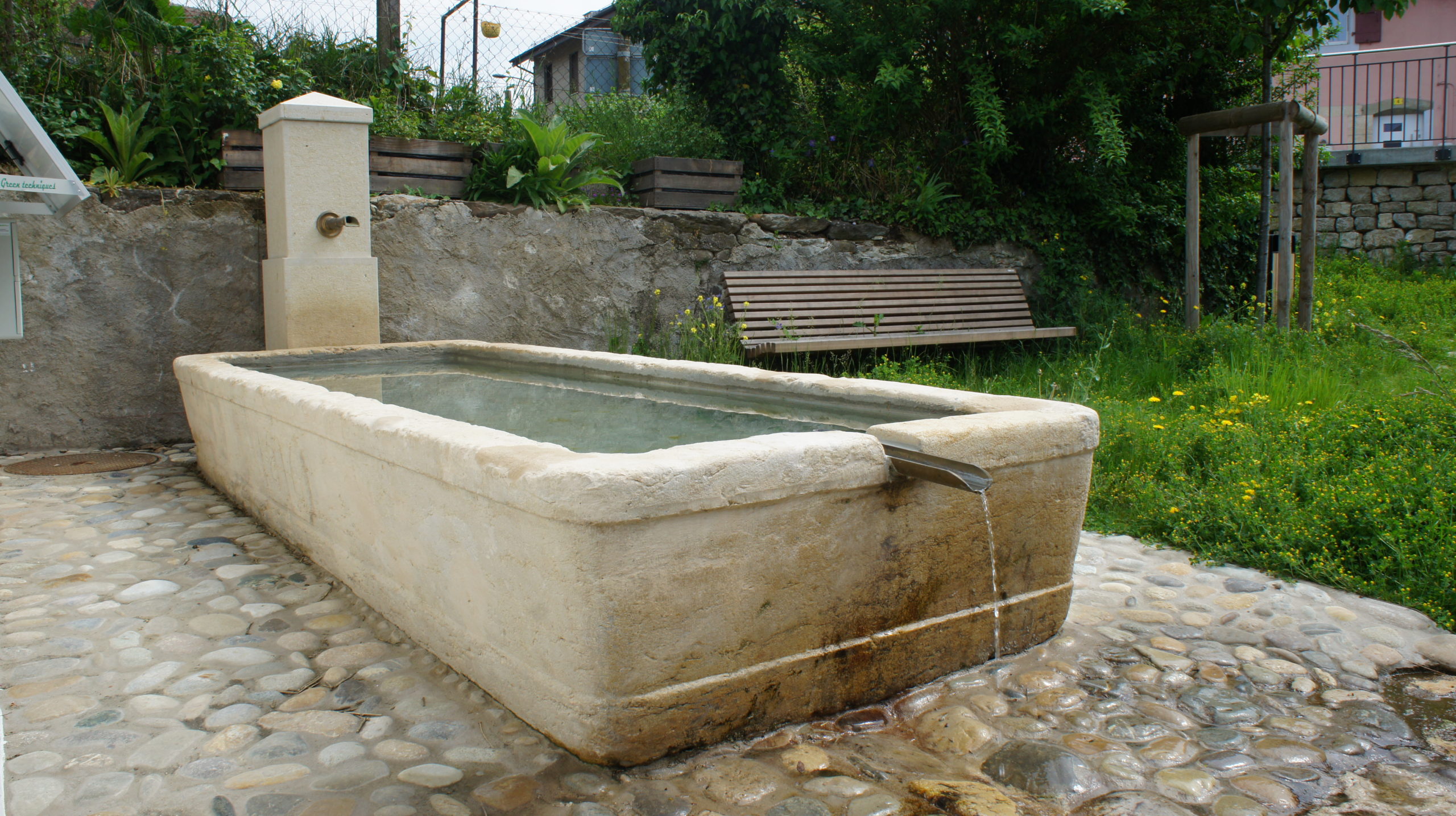 restauration bassin ancien et intégration d'une chèvre de fontaine neuve